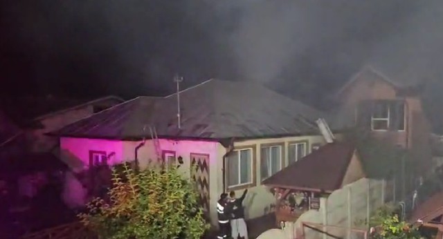 VIDEO 🎦 BRAZI. Patru locuințe au fost afectate de un incendiu izbucnit azi-noapte, de la un cablu defect