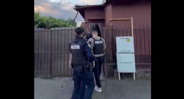 VIDEO 🎦 Percheziții în Ploiești și în București, joi dimineață, într-un dosar de proxenetism