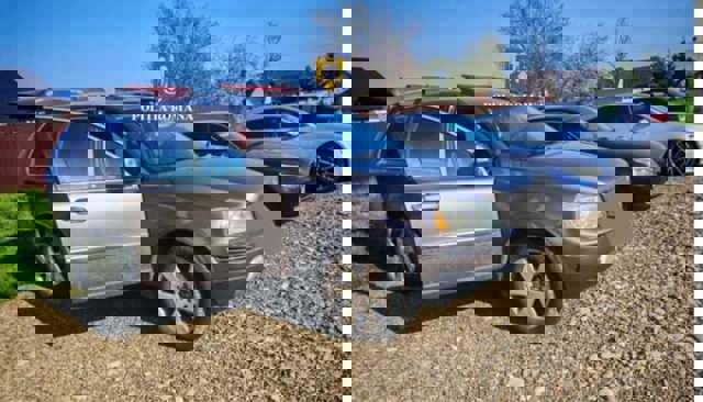 Suceava: Zece percheziții efectuate de polițiști în dosarul unui furt dintr-o locuință. Un million de euro a fost furat din casa unui bărbat din orașul Milișăuți