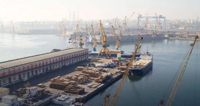 A doua alertă cu bombă în Portul Constanţa în ultimele 24 de ore. Sediul clădirii Autorităţii Navale Române a fost evacuat
