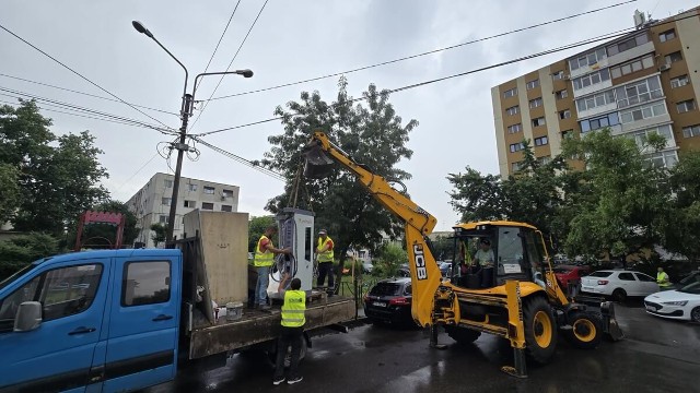 Peste 40 de stații de încărcare pentru mașini electrice sunt montate în cartierele din Ploiești