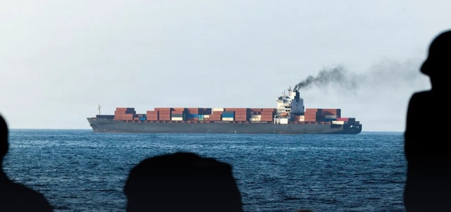 Navă lovită în Strâmtoarea Ormuz, un mare transportator european anunță evacuări ale echipajului