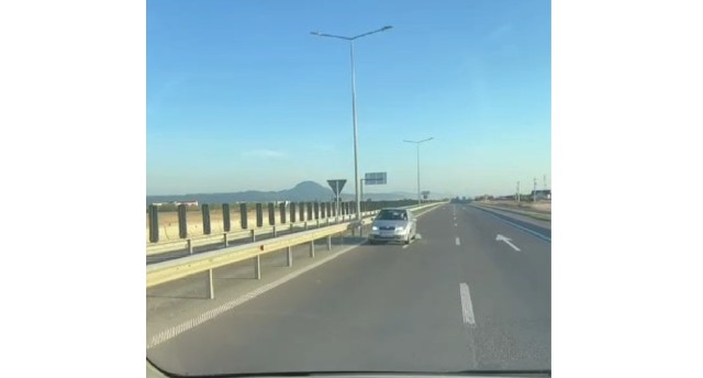 VIDEO 🎦 Mașină pe contrasens, pe A3 Râșnov - Cristian. La volan se afla  o femeie de 76 de ani