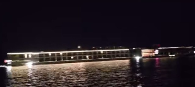 Navă de croazieră cu 238 de persoane la bord, eșuată pe Dunăre