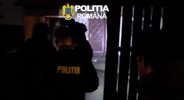 VIDEO 🎦 Percheziții în derulare, la Ploiești și Bărcănești. Sunt căutați suspecți într-un dosar de furt și tâlhărie