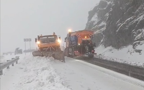 Ninge pe Transfăgărășan pentru a doua noapte la rând