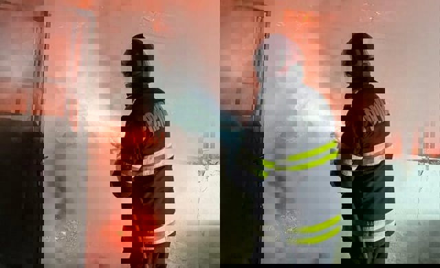 Incendii, azi-noapte, la Filipeștii de Târg și Vărbilău. Neglijența i-a costat scump pe proprietari