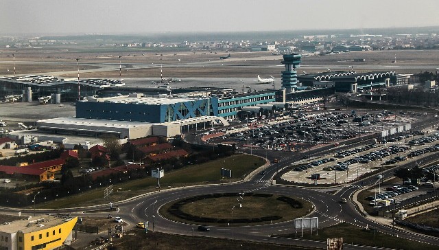 Autoritatea Vamală a vrut să-i restituie unei persoane 700.000 de euro confiscați în ianuarie pe aeroport. Sacii în care ar fi trebuit sa fie banii erau plini cu hârtii