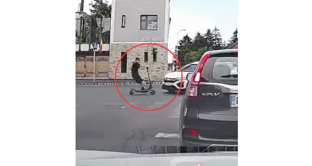 Un autoturism și o trotinetă electrică au fost implicate într-un accident rutier, în municipiul Brașov