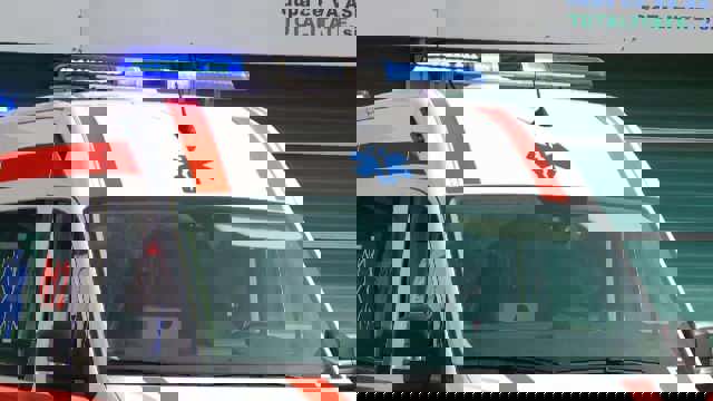 Vezi de ce șoferul unei ambulanțe care se afla în misiune a fost amendat de poliție şi lăsat fără permis, în Alba