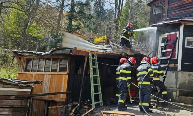 Incendiu într-o locuință din Sinaia, vineri, din cauza scăpărilor de gaze de la o butelie