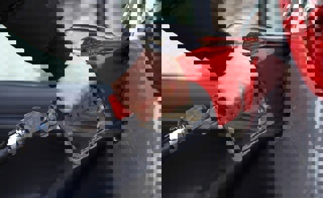 SCUMPIREA CARBURANȚILOR. Soluțiile propuse de Guvern, pentru reducerea prețului motorinei