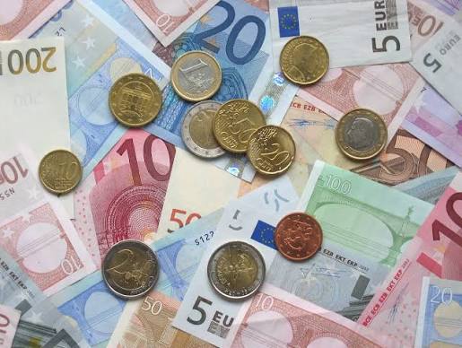 Cel mai scump euro din istorie. Moneda europeană a ajuns la 5,34 lei, după ce s-a apreciat cu europeană s-a apreciat cu 6,7 bani într-o singură zi