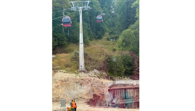 Gondola Sinaia a fost oprită din cauza unui pilon care s-a deplasat. Primăria acuză lucările din apropiere, pentru construirea unui nou hotel