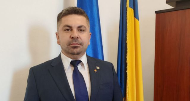 Un senator care a semnat moțiunea de cenzură împotriva Guvernului Bolojan a anunțat că nu o va vota