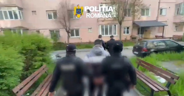 VIDEO 🎦 Brașov: Trei bărbați, reținuți pentru incendierea premediată a unei mașini