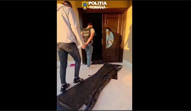 VIDEO 🎦 Percheziții în urma unui scandal care a avut loc acum câteva săptămâni, în sudul Ploieștiului. Două persoane se află la audieri