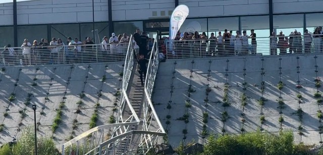 FOTO 📸 O pasarelă plină cu turiști s-a prăbușit la Călărași. Tocmai fusese inaugurată de ”Zilele Dunării”