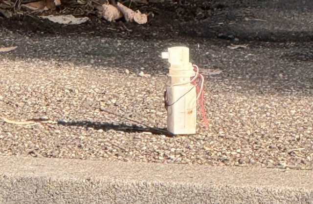 Alertă în Ploiești, din cauza unei cutii suspecte găsite în curtea unui bloc.