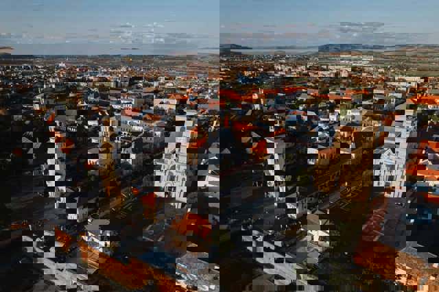 Alba Iulia pregătește cea mai lungă masă din lume cu o lungime de 2,7 kilometri și peste 10.000 de invitați