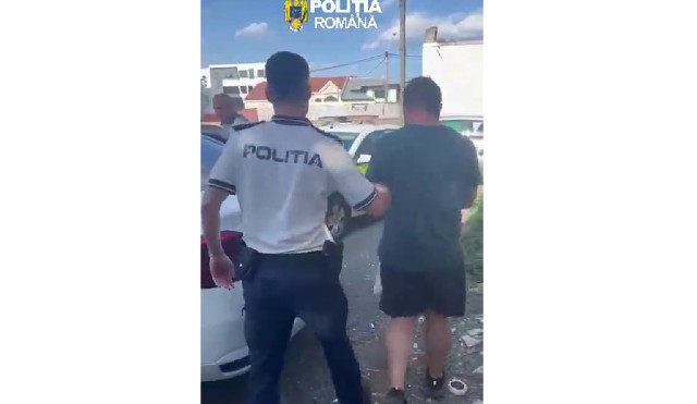 VIDEO 🎦 Un șofer care s-a urcat la volan beat și având permisul suspendat a fost reținut de polițiștii din Ploiești, după ce a provocat un accident și a refuzat recoltarea de mostre biologice