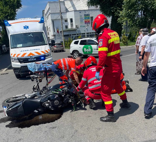 Târgoviște. O motocicletă și un autoturism au fost implicate într-un accident rutier
