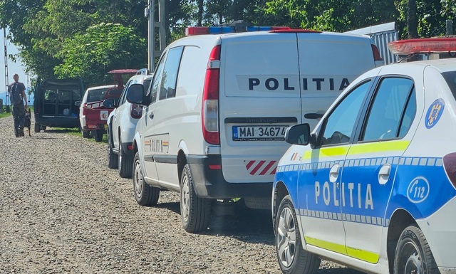 O femeie ar fi îngropat mai mulți copii nou-născuți în curtea casei