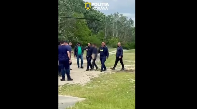 VIDEO 🎦 Zeci de polițiști, alături de jandarmi, pompieri și oameni de rând l-au căutat pe băiatul din Dâmbovița dat dispărut azi-noapte. Unde a fost găsit minorul