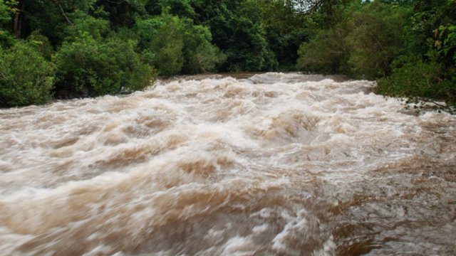 Avertizare hidrologică. Cod portocaliu de inundaţii pe râuri din patru judeţe. Cod galben în 12 judeţe