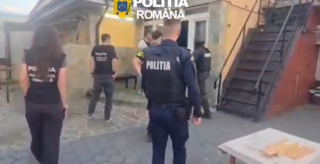 VIDEO 🎦 Ploiești. Percheziții domiciliare după  o încăierare petrecută într-un local