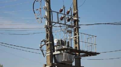 Avarii la rețelele de energie electrică, în mai multe localități din Prahova. Sunt afectați peste 5.000 de consumatori