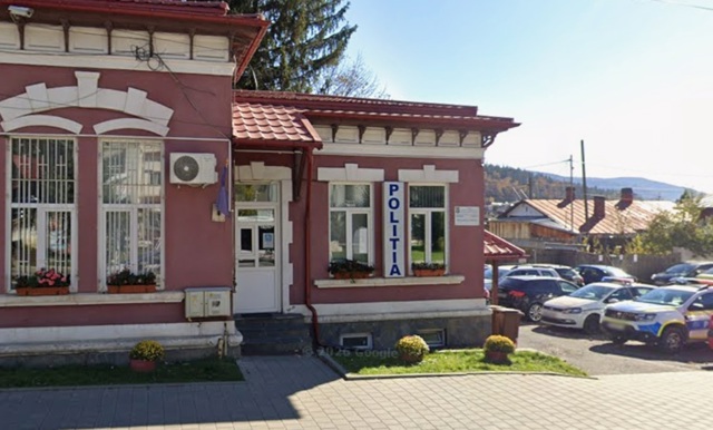 Un bărbat din Bușteni a fost reținut pentru furt, după ce ar fi intrat în miez de noapte în locuința unei femei de 80 de ani și i-ar fi luat 1.000 de lei