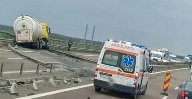 VIDEO 🎦 O cisternă s-a răsturnat pe A3 București - Ploiești. CNAIR: „Pericol de explozie!”