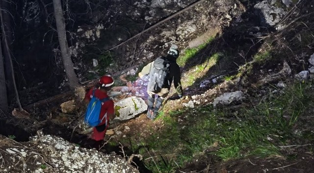 Un turist polonez de 72 de ani s-a rătăcit pe un traseu din Piatra Craiului. Salvamont: „Deplasarea în grupuri mici, de două sau trei persoane, poate face diferența în situații neprevăzute”