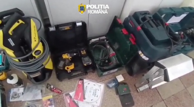 VIDEO 🎦 Prahoveancă lăsată fără bani și bijuterii de meseriașul pe care-l angajase să-i renoveze casa. Prejudiciul este de peste 10.000 de euro