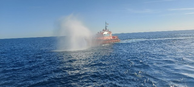Misiune de salvare în Marea Neagră. Incendiu la bordul unei nave aflate lângă Sulina. 8 marinari dispăruți