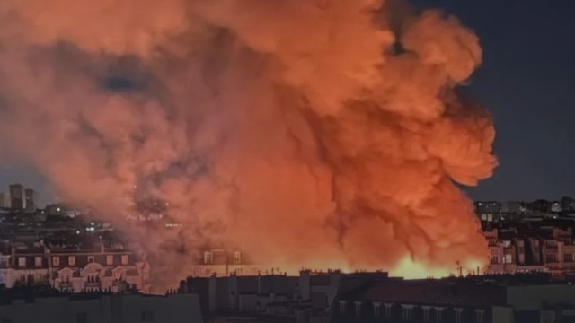 Incendiu devastator la Paris. Piața „Copiilor Roșii”, monument istoric cunoscut turiștilor, a fost complet distrusă