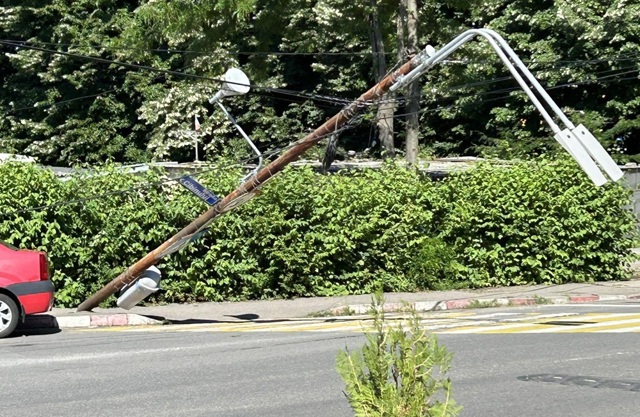 Mihai Polițeanu, mesaj către Electrica după ce doi stâlpi s-au prăbușit în Ploiești: „În cazul în care se întâmplă o tragedie o să fiu primul la parchet să predau toate notificările trimise”