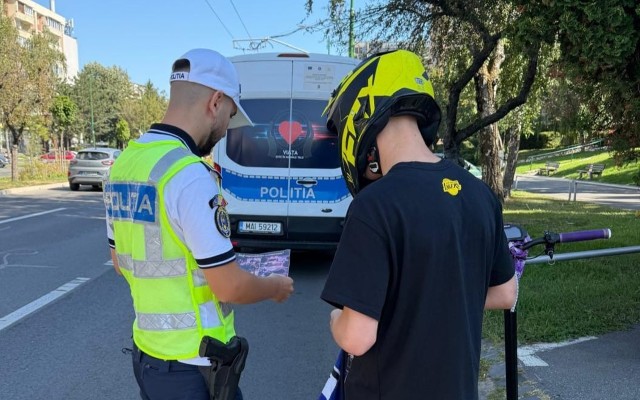 Peste 180 de abateri constatate într-o singură acțiune de responsabilizare a pietoni, bicicliști și conducătorilor de trotinete electrice
