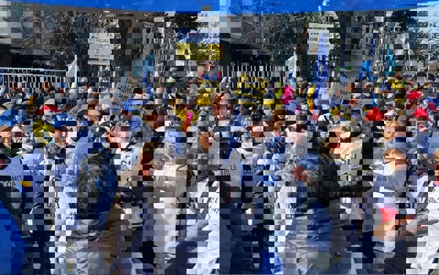 Sindicatele din educație continuă să reclame presiuni asupra cadrelor didactice: „Tot mai mulți colegi sunt forțați să semneze pentru participare la simulări”