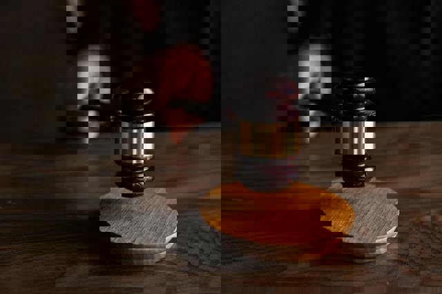 Patronul care a ucis cu drujba o angajată gravidă, condamnat la închisoare pe viață. Tribunalul București: O brutalitate excepțională