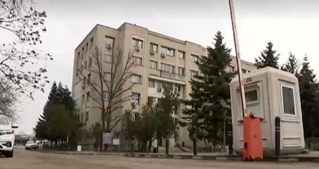 Un copil de numai cinci ani a murit după ce a căzut de la etajul nouă al unui bloc