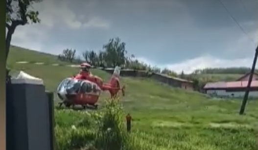 Un băiat de un an a murit după ce a căzut în piscina din curtea bunicilor. Ar fi fost lăsat în grija străbunicii