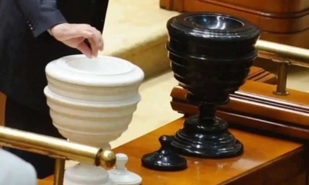 Cum se votează la moțiunea de cenzură