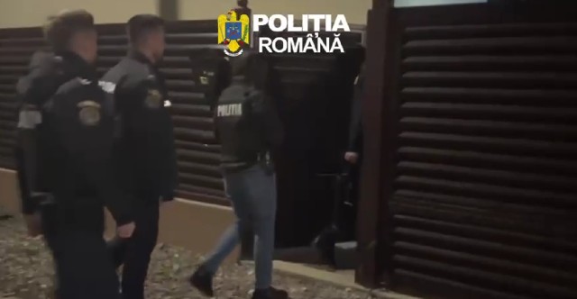 VIDEO 🎦 Zeci de percheziții în Ploiești, Câmpina și alte 12 localități, la prahoveni bănuiți că au luat credite folosind semnături și adeverințe false