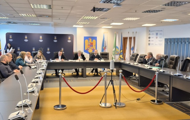 VIDEO 🎦 Disponibilizări în Primăria Ploiești. Scandal de două ore, în Consiliul Local, pe soluția propusă pentru a mai reduce numărul oamenilor dați afară