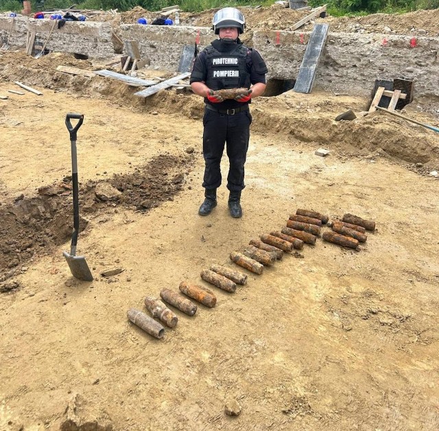 Proiectile de artilerie, neexplodate, din cel de-Al Doilea Război Mondial, descoperite pe un șantier, în județul Buzău