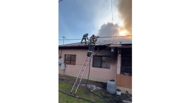 UPDATE. VIDEO 🎦 Incendiu la Cocorăștii Colț, miercuri după-amiază. Cinci echipaje de pompieri sunt la fața locului