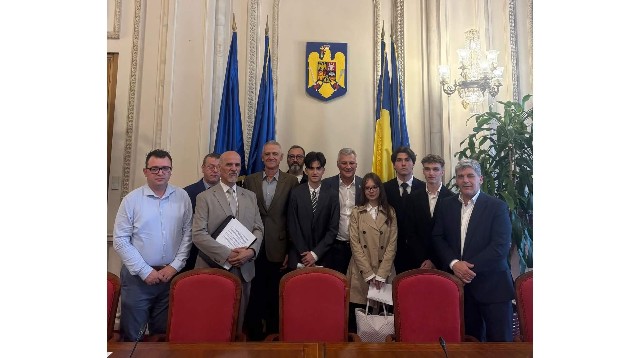 Uniformele școlare, stabilite cu implicarea elevilor. Amendament anunțat de Daniel Zamfir (PSD)