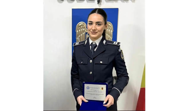 Premiu pentru curaj. O tânără polițistă antrenată la Câmpina a salvat un bărbat de 76 de ani din casa în flăcări